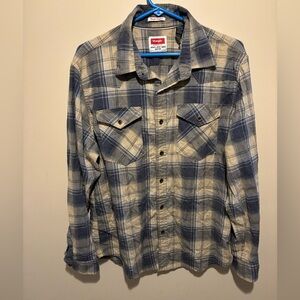 Wrangler Men's Casual Blue and Tan Plaid Shirt